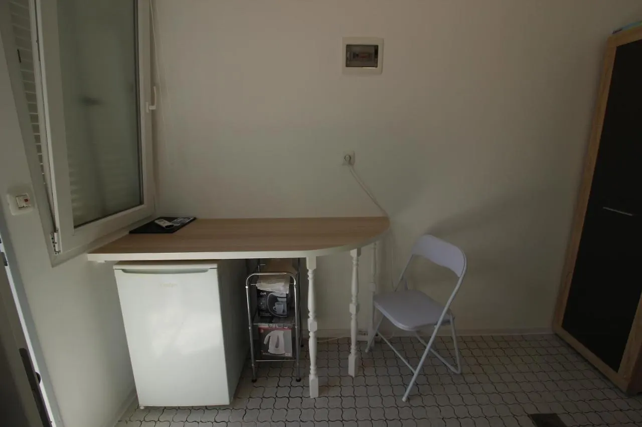 Tamara, Little Room With Bed, Bathroom, Air Conditiong, Wifi, Parking Novigrad Istria ゲストハウス