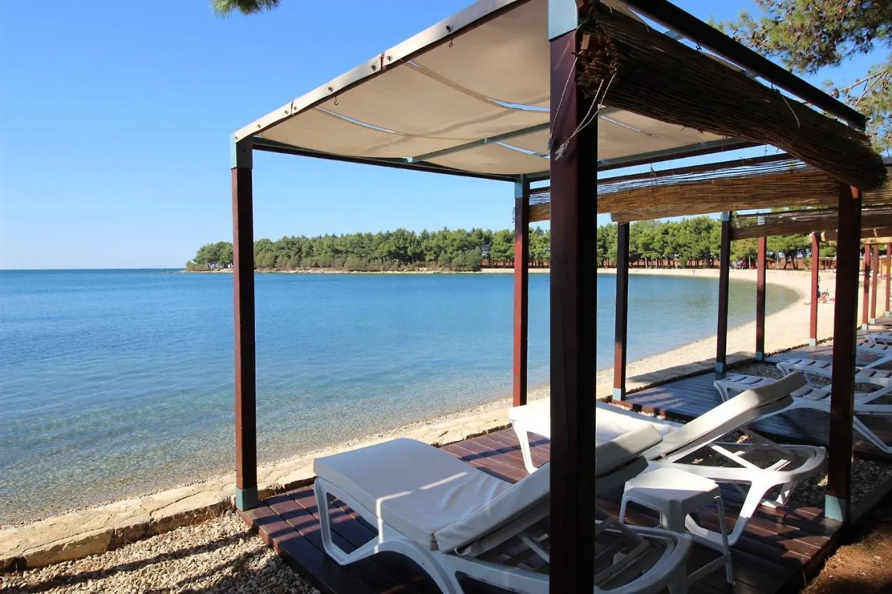 Tamara, Little Room With Bed, Bathroom, Air Conditiong, Wifi, Parking Novigrad Istria