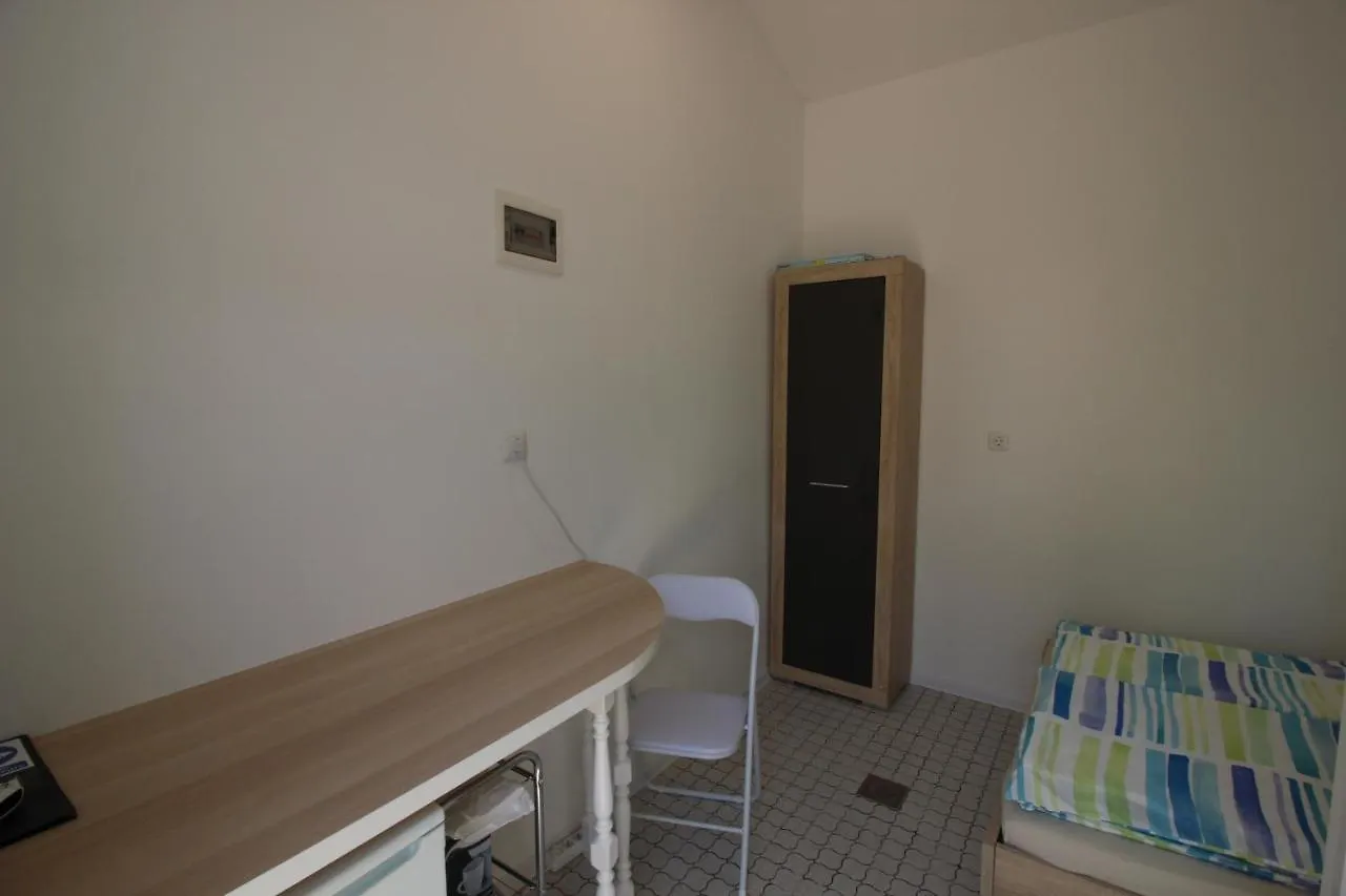 Tamara, Little Room With Bed, Bathroom, Air Conditiong, Wifi, Parking Novigrad Istria 0*,