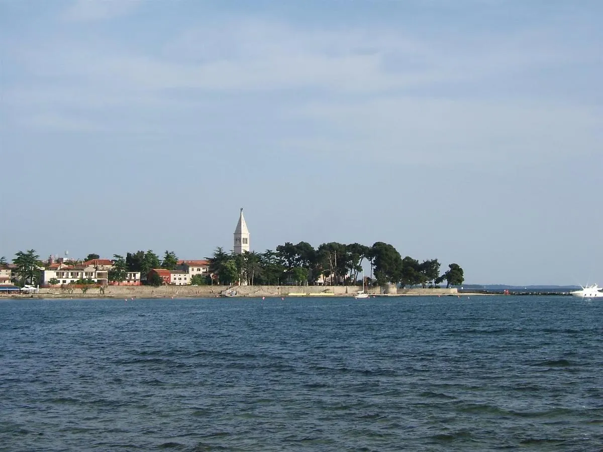 Tamara, Little Room With Bed, Bathroom, Air Conditiong, Wifi, Parking Novigrad Istria