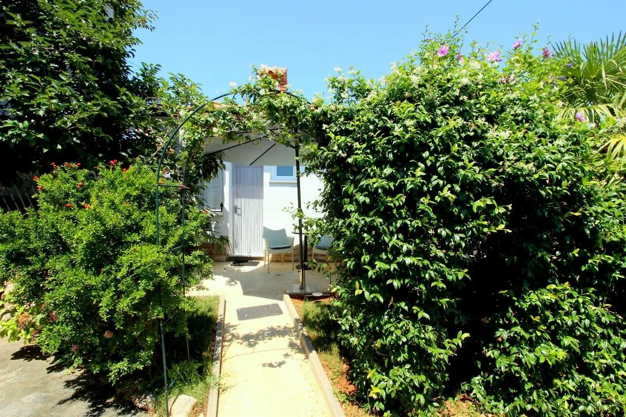 Novigrad Istria Tamara, Little Room With Bed, Bathroom, Air Conditiong, Wifi, Parking