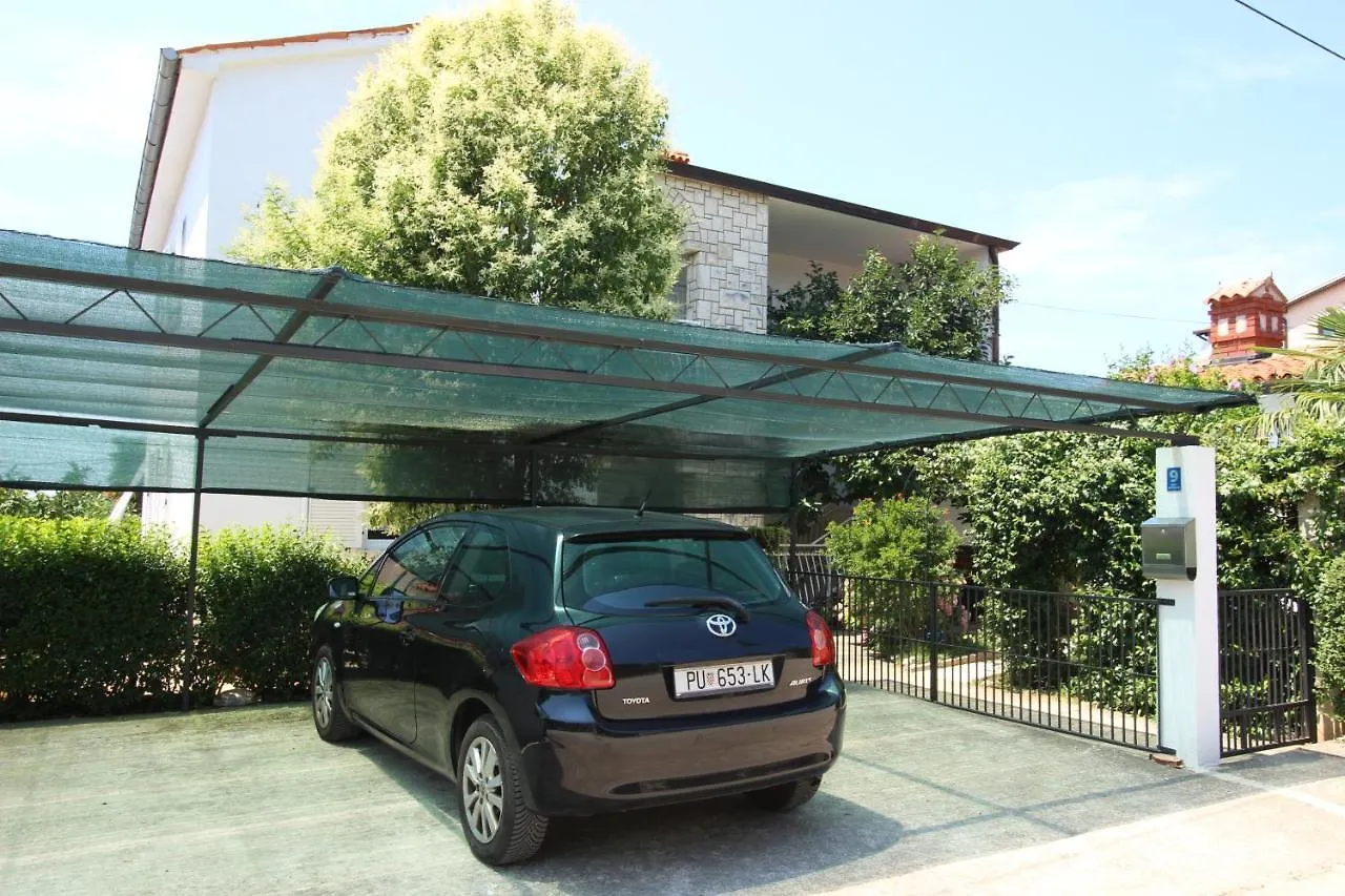 בית הארחה Novigrad Istria Tamara, Little Room With Bed, Bathroom, Air Conditiong, Wifi, Parking